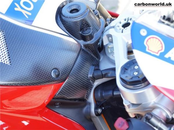 https://shared1.ad-lister.co.uk/UserImages/dccdce45-84a2-4984-a788-dd7d038e16de/Img/carbonworldv4/carbonworld-fitted-key-guard-panigale-v4.jpg