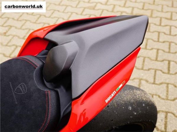 https://shared1.ad-lister.co.uk/UserImages/dccdce45-84a2-4984-a788-dd7d038e16de/Img/streetfighter_v4/carbonworld-rear-seat-cover-fitted-to-ducati-streetfighter-v2.jpg