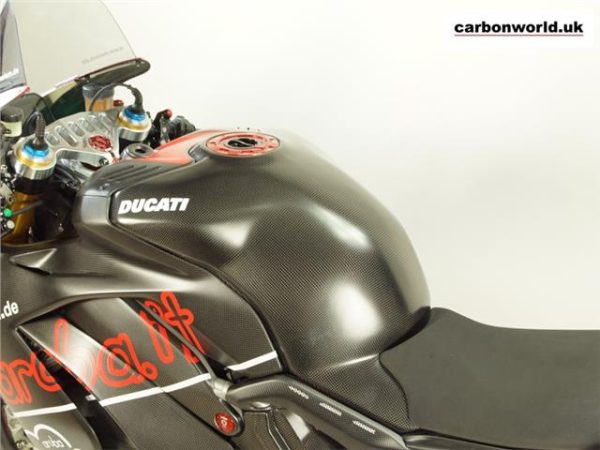 https://shared1.ad-lister.co.uk/UserImages/dccdce45-84a2-4984-a788-dd7d038e16de/Img/carbonworldv4/carbonworld-v4-panigale-tank-cover-complete-fitted.jpg