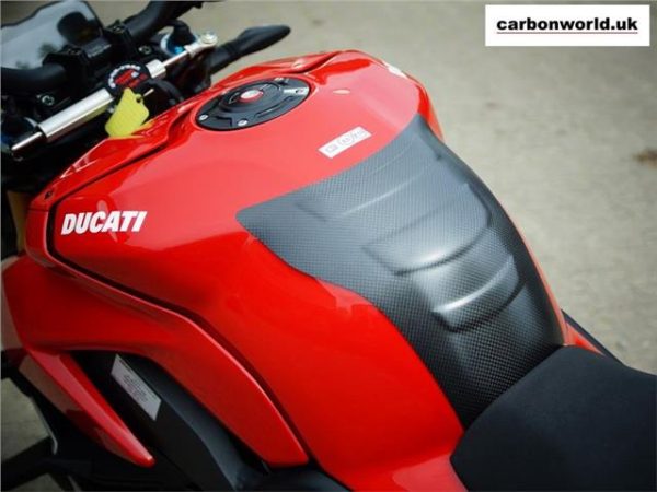 https://shared1.ad-lister.co.uk/UserImages/dccdce45-84a2-4984-a788-dd7d038e16de/Img/carbonworldv4/ducati-streetfighter-v4-carbon-tank-pad-fitted-by-carbonworld-uk.jpg